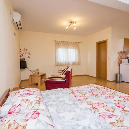 Studio Petra * Biograd Na Moru